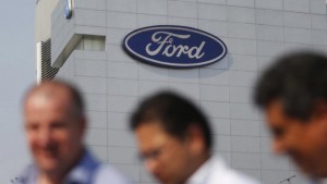 Peso slumps as Ford cancels Mexico plant