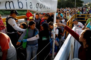 Los venezolanos se enfrentan a un muro de visados para emigrar