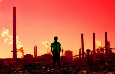 Taranto scende in piazza contro l’ennesimo decreto salva Ilva