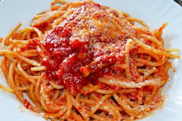 los espagueti en salsa amatriciana