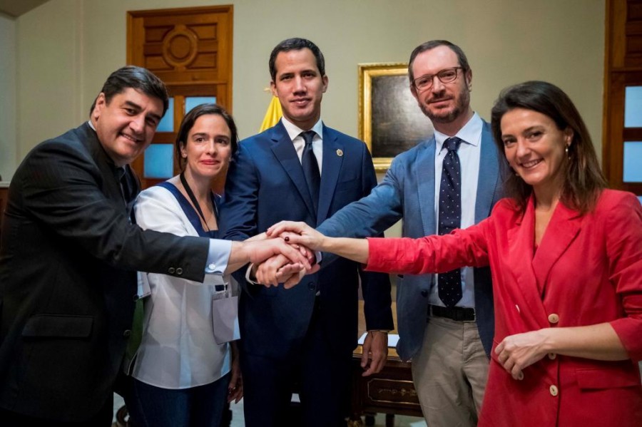 i quattro politici spagnoli che erano nell&#039;Assemblea nazionale del Venezuela per mostrare il loro sostegno a Juan Guaidó
