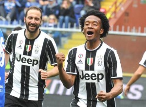 Juan Cuadrado celebra su gol 