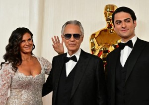 Andrea Bocelli con la famiglia agli Oscar