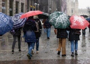 Pioggia al nord e neve sulle Alpi, domani peggioramento al sud