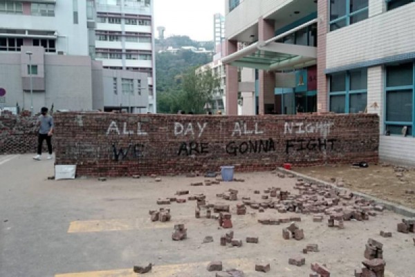 Hong Kong, studente italiano fuggito da campus: &quot;Scenario di guerra&quot;