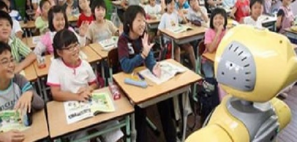 Robot in classe insieme agli insegnanti &quot;presto realtà&quot;