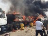 Militari e paramilitari di Maduro bruciano 3 camion con aiuti umanitari alla frontiera colombiana