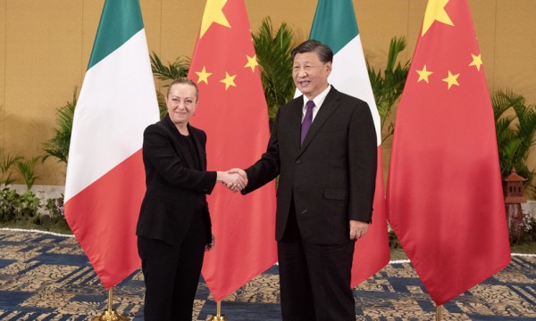 Giorgia Meloni con il Presidente della Repubblica Popolare Cinese, Xi Jinping
