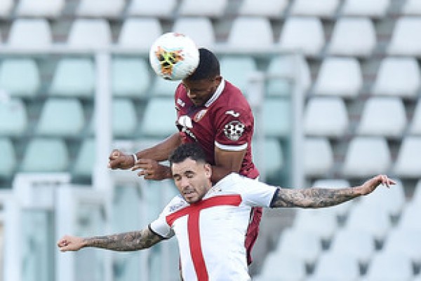 Torino complicó a Genoa