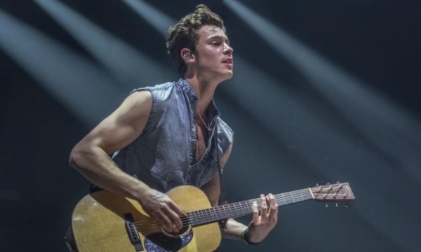 Shawn Mendes desata la euforia adolescente en Barcelona