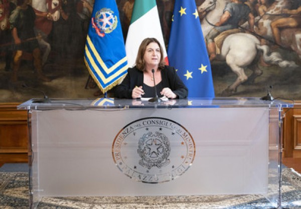 Catalfo: reddito d&#039;emergenza per 3 milioni di persone. Boom di domande all&#039;Inps, arrivate 2,4 milioni di richieste