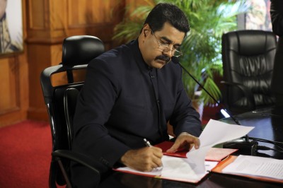 Maduro condona deudas para pagar favores