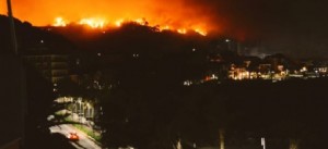 Incendio a Cogoleto nel Genovese, 47 evacuati