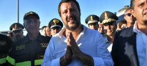 Salvini ha minacciato l&#039;Ue di riportare i 177 migranti della Diciotti in Libia