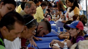 Autoridad electoral de Venezuela da primer paso para activar referendo revocatorio de Maduro