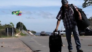 Migliaia di venezuelani in Brasile