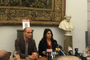 Roma, Raffaele Marra arrestato. Virginia Raggi: &quot;Andiamo avanti&quot; Fico: &quot;gravissimo, ora decidiamo linea M5S&quot;