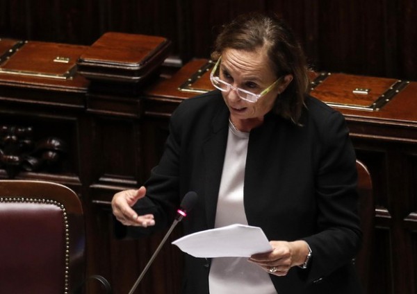 Stop agli spostamenti  tra Comuni diversi. In arrivo mascherine per i medici in tutte le Regioni