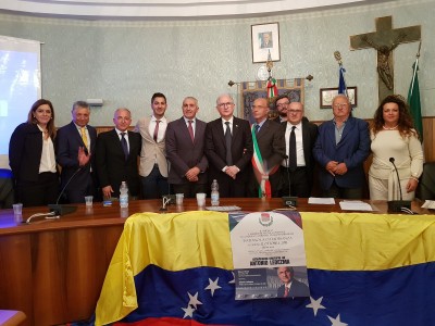 Homenaje póstumo al concejal Fernando Albán rindió concejo municipal en provincia italiana