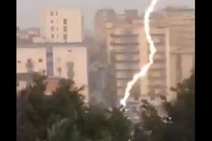 Maltempo in Sicilia: a Catania scuole chiuse. Nubifragio e fulmini su Sciacca