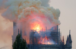 El incendio en la catedral Notre Dame, uno de los monumentos más emblemáticos de París