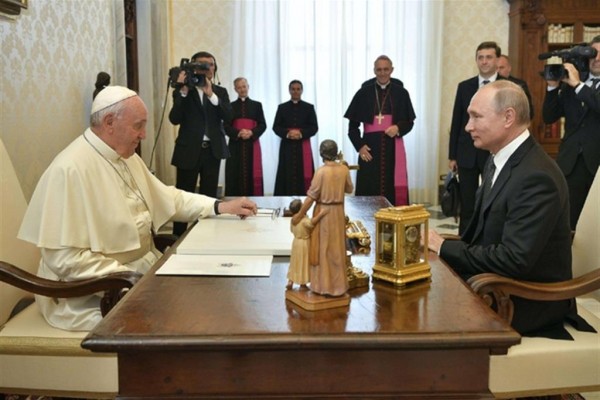 Il Papa riceve Putin: Siria, Ucraina e Venezuela al centro dei colloqui