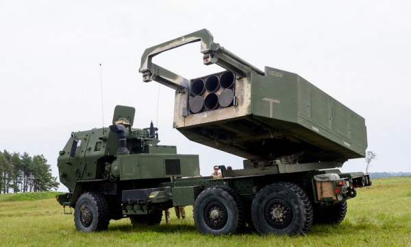 Un sistema di lancio missilistico statunitense Himars