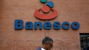 Nicolas Maduro contro le banche private