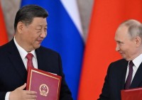 Xi Jinping e Vladimir Putin firmano accordi al Cremlino