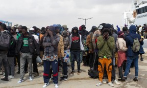Meloni a Tunisi, missione per riforme e migranti