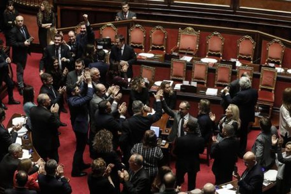 Manovra: ok del Senato, torna alla Camera