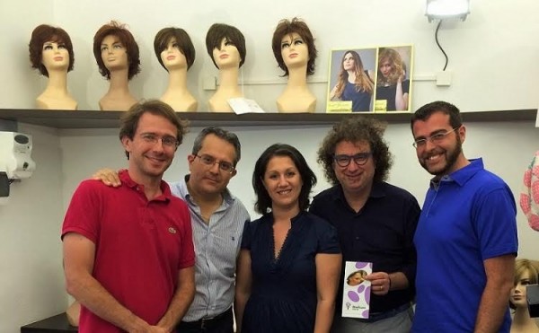 la foto dei volontari dell’Associazione Medicare onlus con il consulente tecnico del Centro Winner di Catania Orazio Modica Ragusa