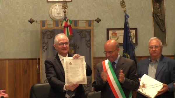 Antonio Ledezma è cittadino onorario: l&#039;abbraccio di Grottaminarda