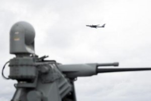 Bombardiere russo sorvola nave Usa in Norvegia