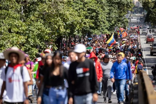 Sondaggio, &#039;il 18% dei venezuelani vorrebbe lasciare il Paese&#039;