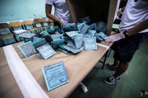 Triunfa recorte de parlamentarios en referéndum