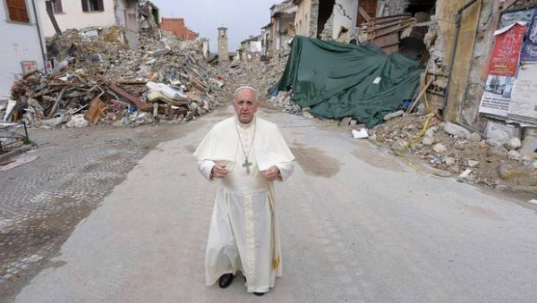 Papa Francesco ad Amatrice e nei luoghi del terremoto, &quot;non volevo dare fastidio&quot;
