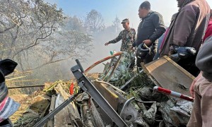 Il relitto dell&#039;aereo schiantato in Nepal  