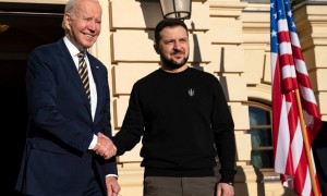 Biden è a Kiev, visita a sorpresa del presidente americano