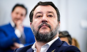 La Lega è in &quot;assemblea permanente&quot;. Confronto tra Salvini e Giorgetti