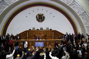 Omar González: Abandono del cargo abre salida política a la crisis venezolana