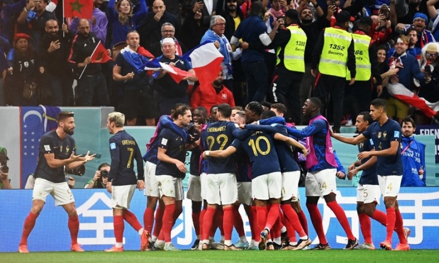 Esultano i francesi dopo la vittoria sull&#039;Inghilterra