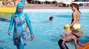 Marocco: hotel e resort vietano il burkini nelle piscine ...la creatrice &quot;L&#039;ho inventato per l&#039;integrazione&quot;