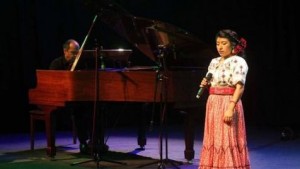 La soprano de la etnia mixe MAría Reyna González sigue conquistando escenarios en México