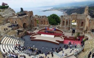 Un impulso al legado cultural de Sicilia en foto el Teatro Griego de Taormina