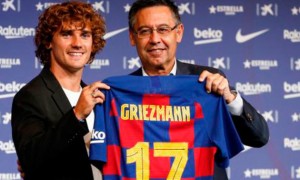 El francés Antoine Griezmann fue presentado como nuevo jugador del Barcelona
