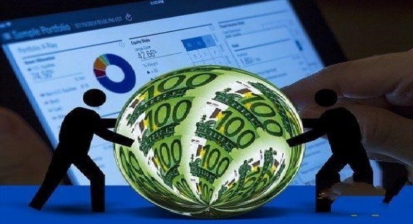 Economia,  Ficht ci declassa a spazzatura