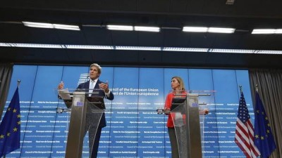       La alta representante de la UE para la Política Exterior, Federica Mogherini (d), y el secretario de Estado de EEUU, John Kerry, ofrecen una rueda de prensa en Bruselas, sobre Turquía.