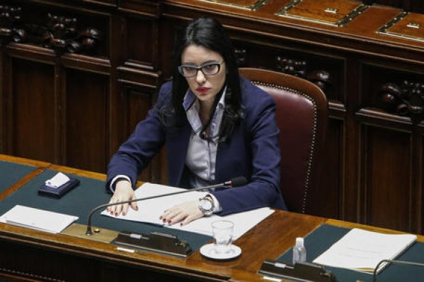 Decreto Scuola, il governo chiede la fiducia. Azzolina: &#039;Riapertura scuole a settembre obiettivo Governo&#039;