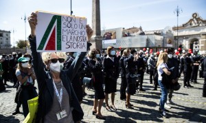 Una manifestazione dei dipendenti di Alitalia a maggio 2021